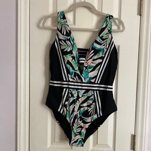 Swimsuits for All size 14. Like new. Black/multi color. Comfortable suit!